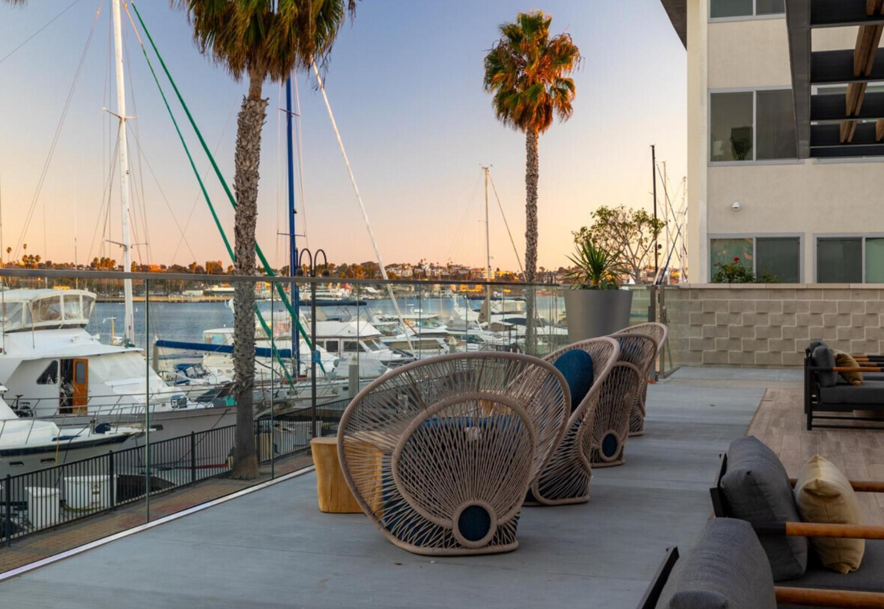 Jade Breeze - Elegant 2br Near Water Outstanding Amenities * Los Angeles