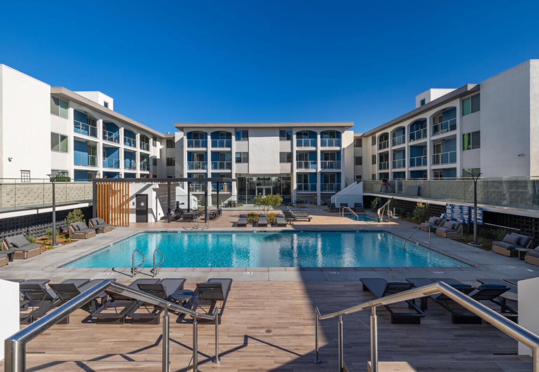Jade Breeze - Elegant 2br Near Water Outstanding Amenities Appartamento