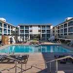 Jade Breeze - Elegant 2Br Near Water Outstanding Amenities