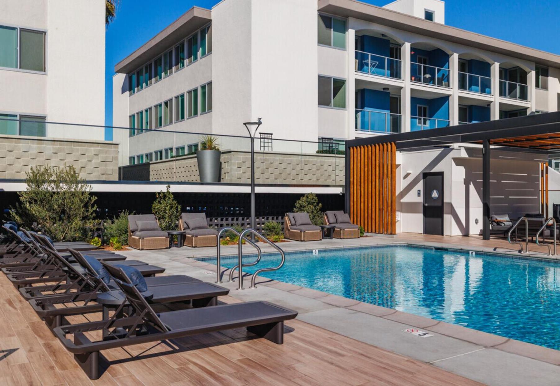 Jade Breeze - Elegant 2br Near Water Outstanding Amenities Appartement *